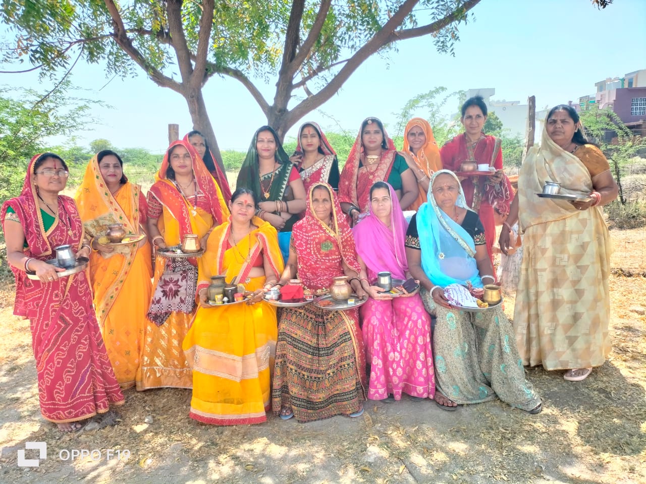 देवली , शहर के जयपुर रोड शिवनगर कॉलोनी स्थित श्रीपशुपतिनाथ महादेव मंदिर में सोमवार को महिलाओं ने 