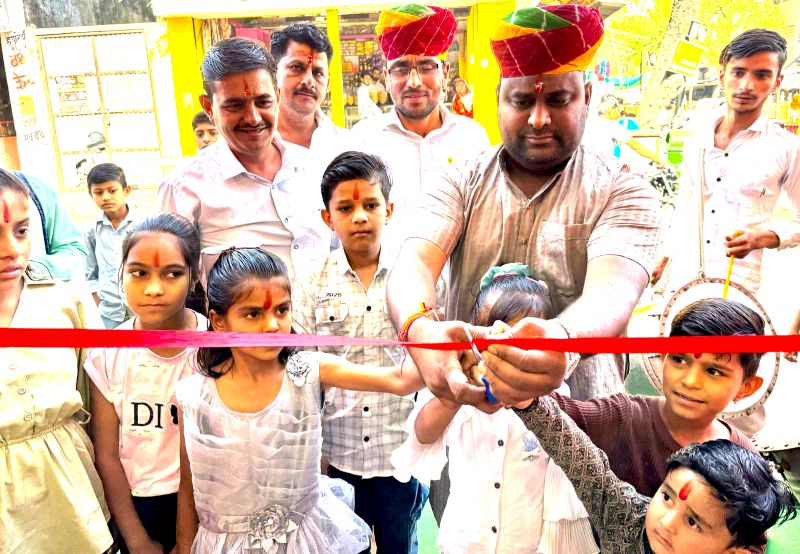 देवली , शहर में “श्री जोधपुर मिठाई वाला” मिठाई प्रतिष्ठान का उद्घाटन रविवार को विधिवत पूजा अर्चन