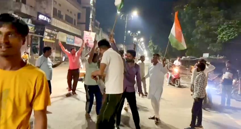 देवली ,एशिया कप के फाइनल में भारत की शानदार जीत के बाद देवली में देर रात तक जश्न का माहौल छाया रहा। 