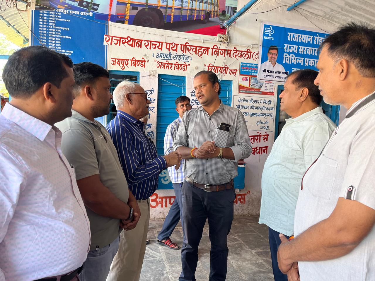 देवली ,श्री व्यापार महासंघ देवली ने रविवार को अध्यक्ष सुरेश अग्रवाल के नेतृत्व में राजस्थान राज