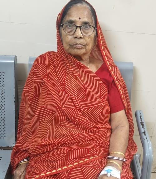 देवली , शहर के पटेल नगर क्षेत्र में गुरुवार रात बाइक सवार दो बदमाशों ने एक बुजुर्ग महिला के गले से 