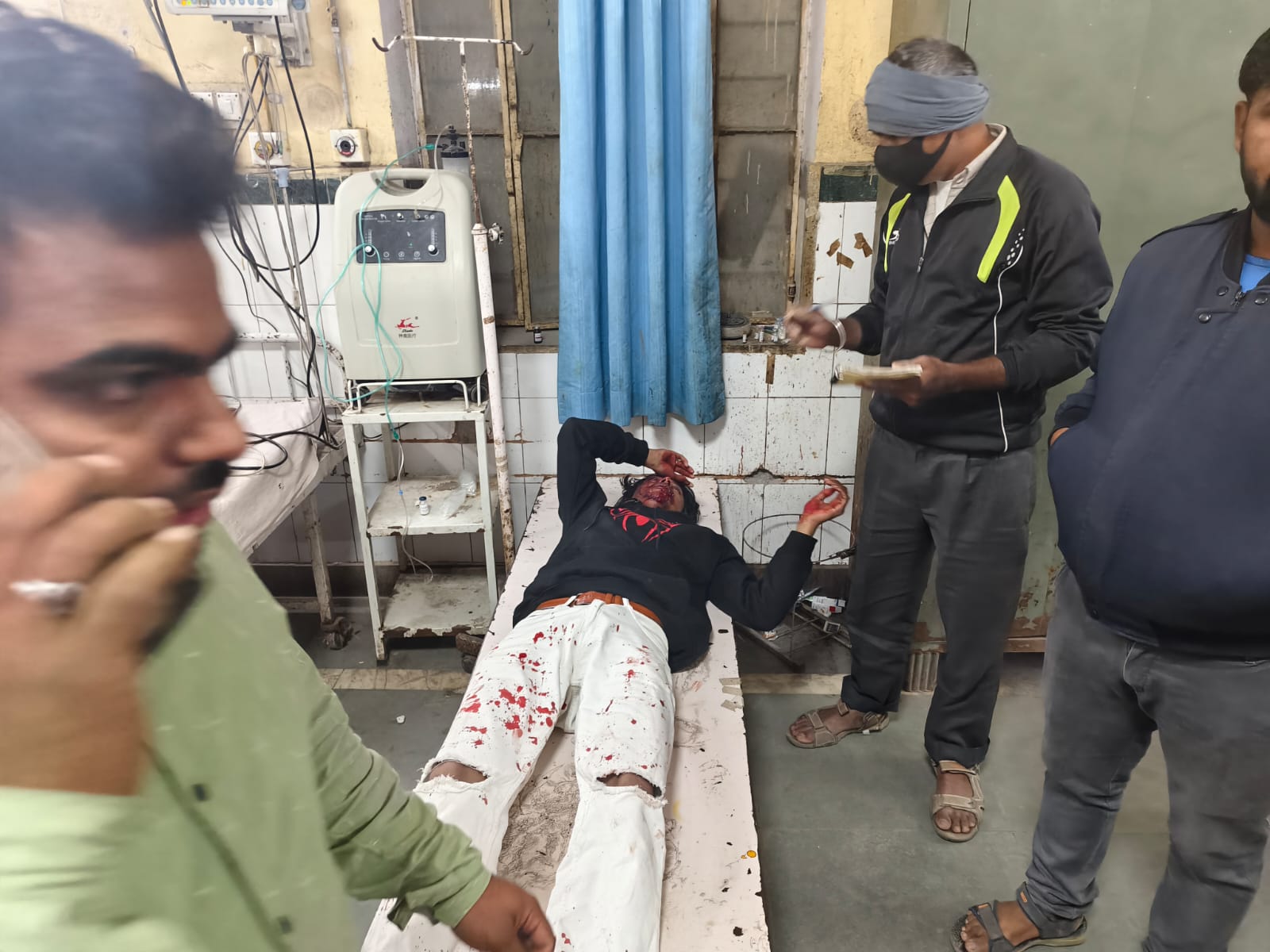 देवली। जयपुर-कोटा राष्ट्रीय राजमार्ग पर बासनी गांव के समीप शुक्रवार रात करीब साढ़े 9 बजे दो मोटरसा