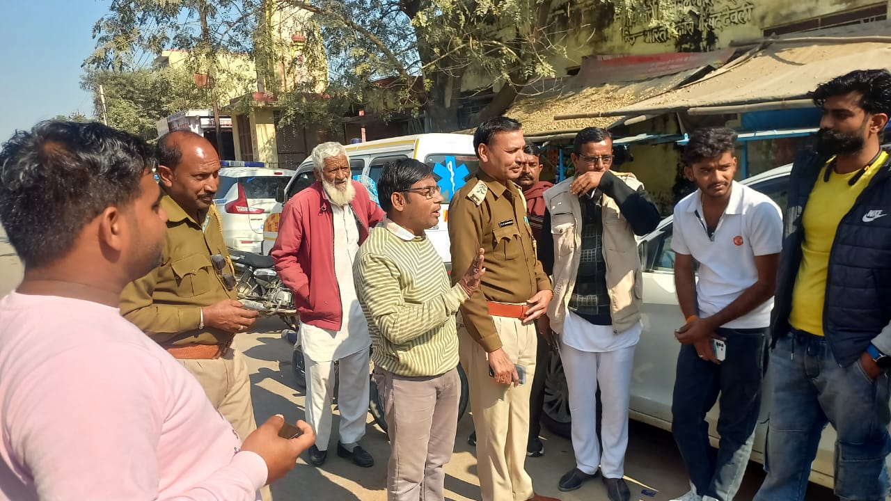 देवली ,परिवहन विभाग के निरीक्षक गंगाराम समेत ने मंगलवार को राजकीय उप जिला चिकित्सालय परिसर में ख�