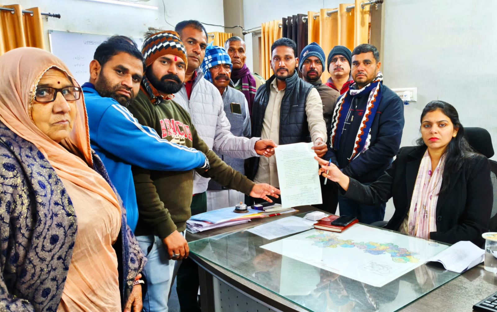 देवली,दांता को चांदली क्षेत्र में जोड़ने का विरोध ग्रामीणों ने उपखंड अधिकारी को सौंपा ज्ञापन, पु�