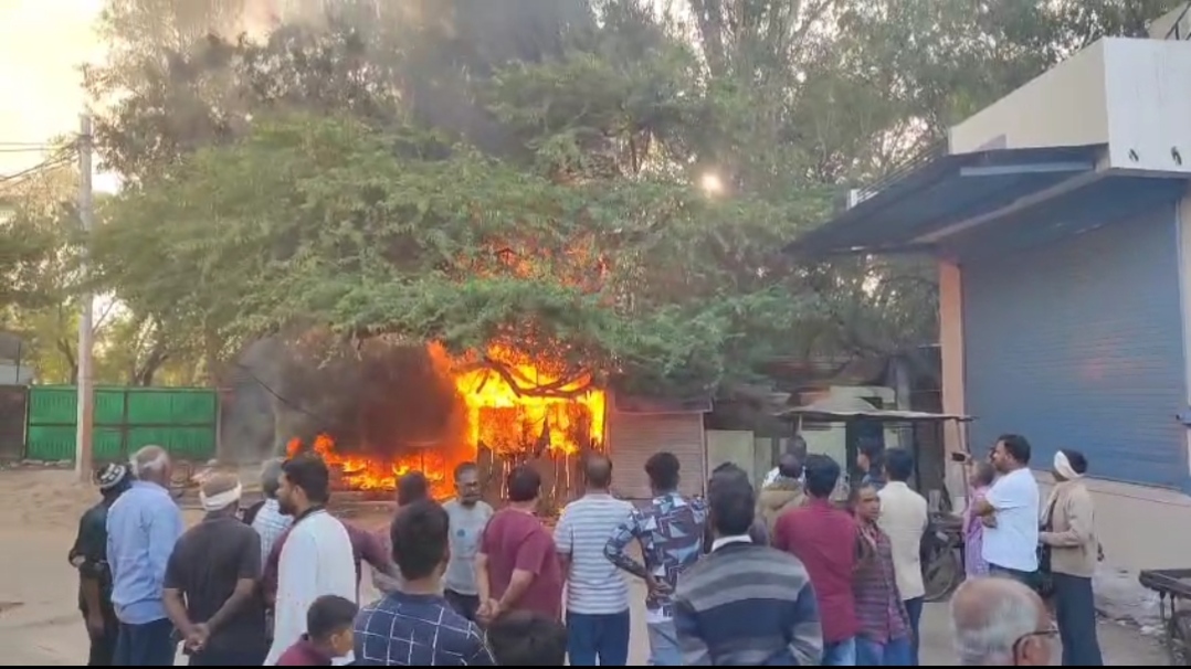 देवली,खुशियों के त्योहार धुलंडी की सुबह देवली के सब्जी मंडी मुख्य द्वार पर उस वक्त दुःख में बदल ग�