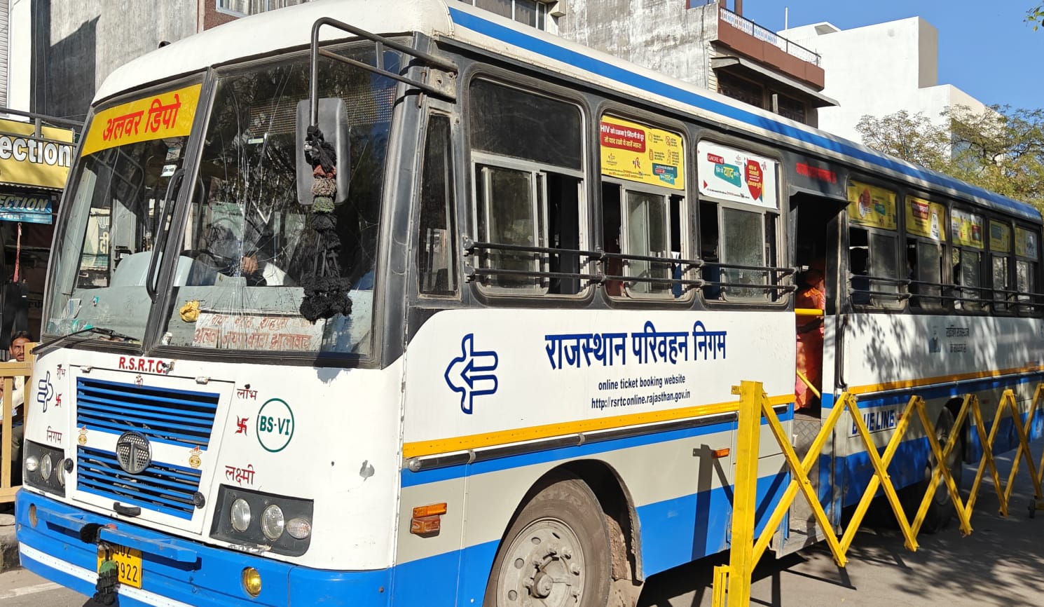 देवली,राजस्थान रोडवेज की बस में मंगलवार को सफर कर रहे यात्रियों को उस वक्त भारी परेशानी का सामना �