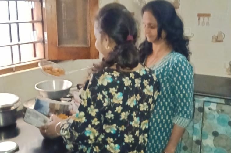 देवली,आज रात्रि को छतरी चौराहा शीतला माता मंदिर पर होगी भजन संध्या कल घर-घर महकी ठंडे पकवानों की ख�