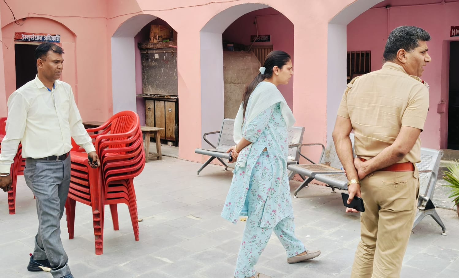 देवली ,उपखण्ड अधिकारी रूबी अंसार ने मंगलवार को देवली पुलिस थाने का विस्तृत वार्षिक निरीक्षण कर क�