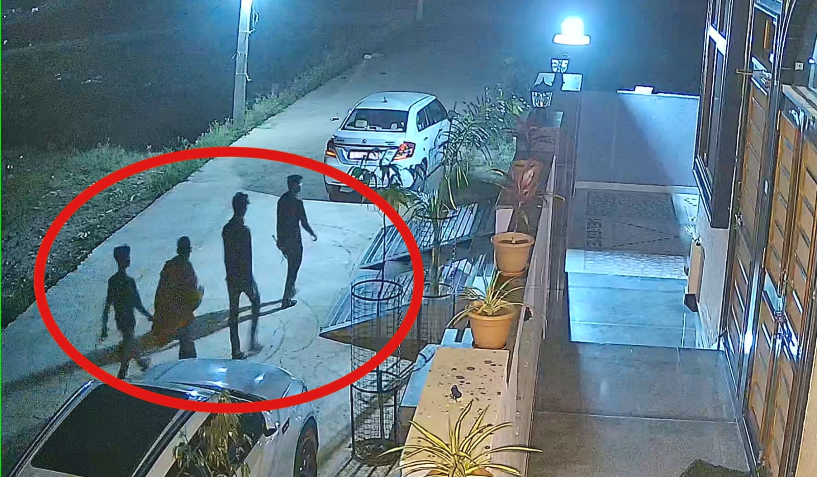 देवली ,शहर के जयपुर रोड जांगिड़ समाज के छात्रावास के पास श्री रामविहार कॉलोनी में रविवार रात अज्ञ