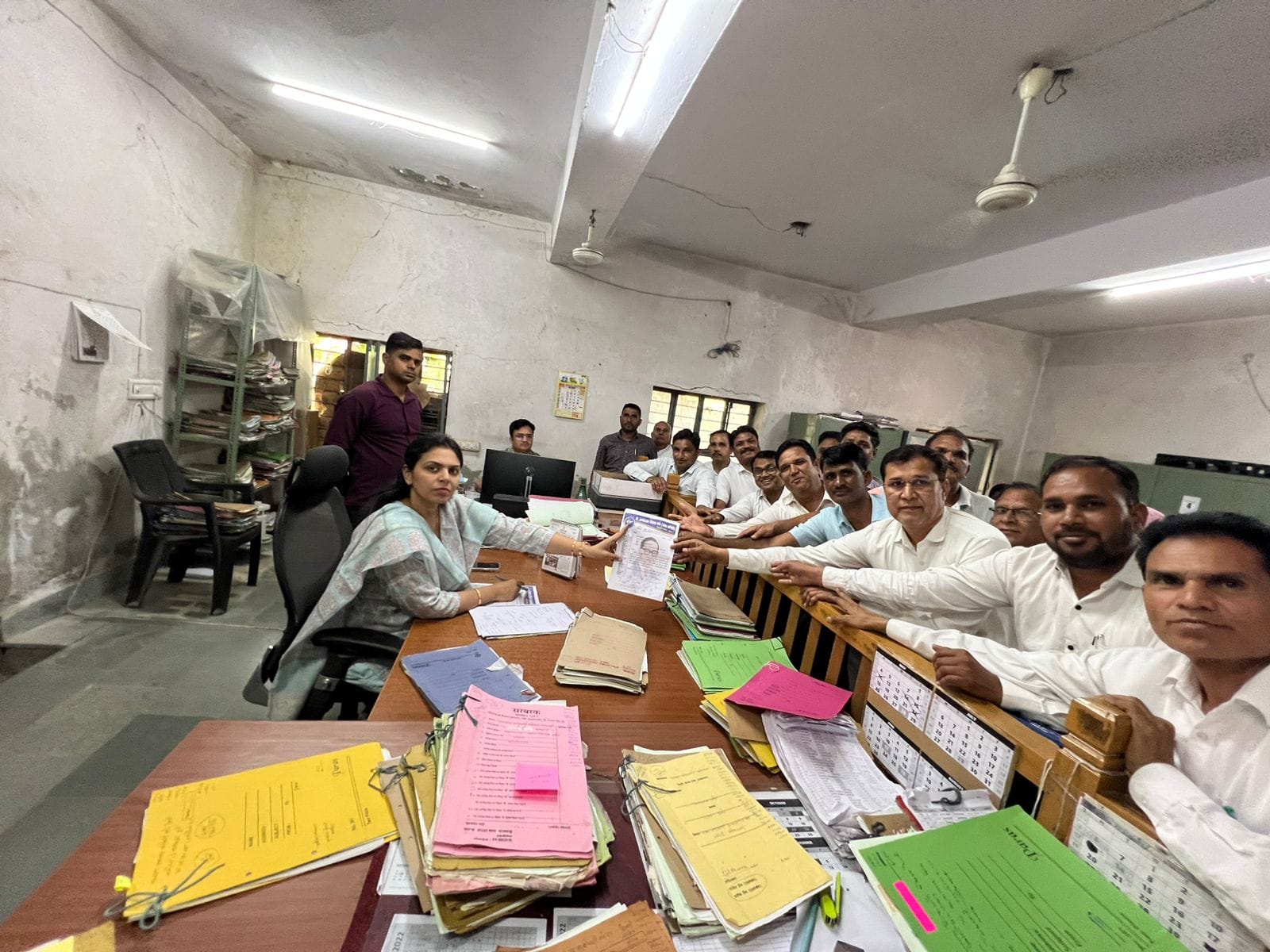 देवली,एईएन से मारपीट एवं आईपीएस के समर्थन में राष्ट्रपति के नाम सौपा ज्ञापन