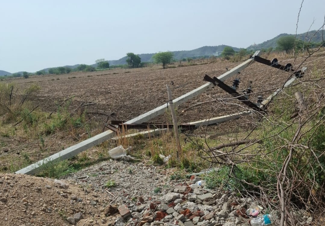 देवली ,शहर में बीती रात आए भीषण आंधी-तूफान ने देवली शहर और आसपास के ग्रामीण क्षेत्रों में विद्युत �