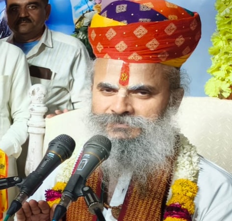 देवली के अटल उद्यान में चल रहे 15 दिवसीय संगीतमय श्रीराम कथा ज्ञानयज्ञ में महामंडलेश्वर दिव्य मुर