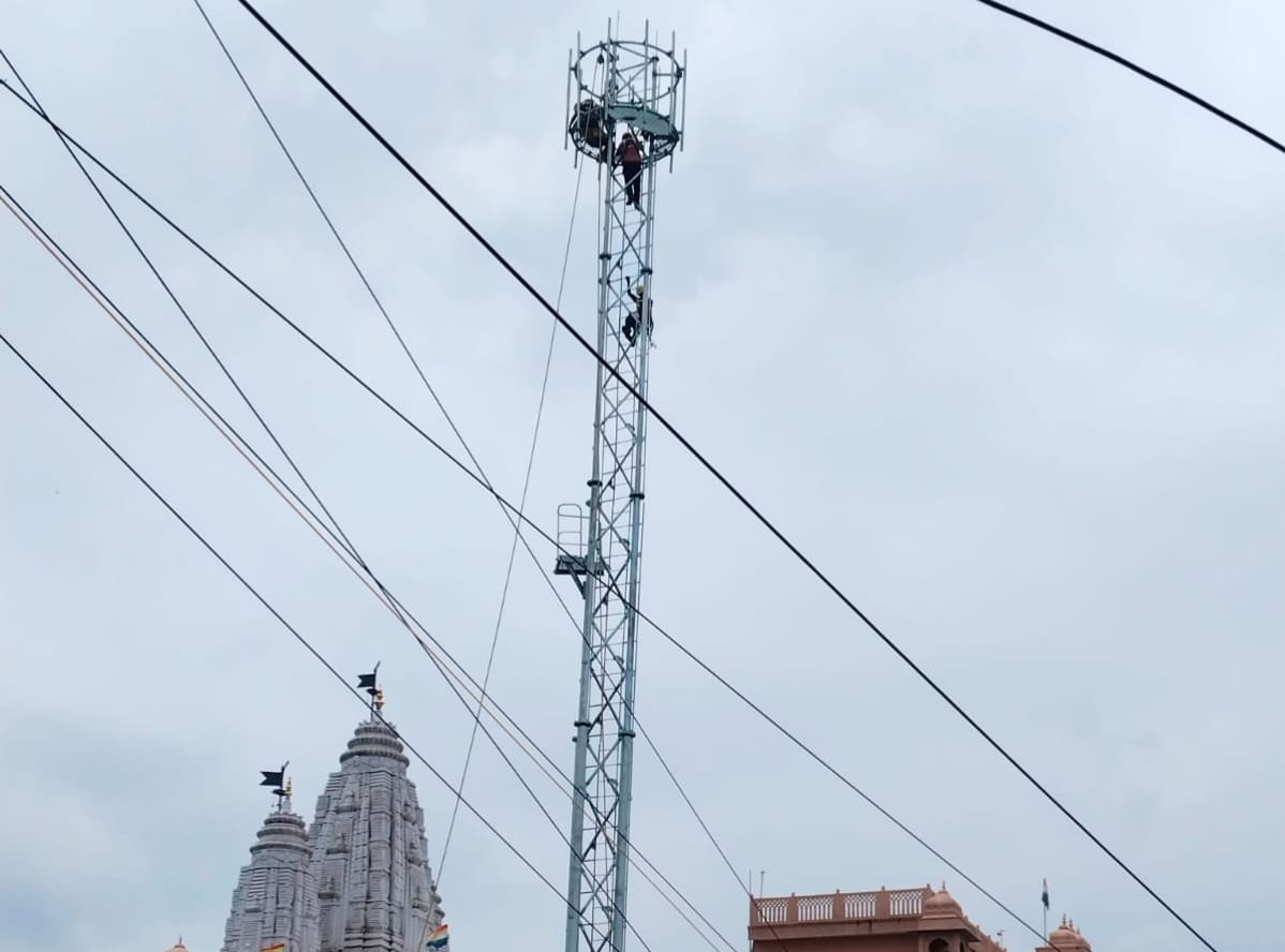 देवली,कॉलोनी में मोबाइल टावर लगाने के विरोध में सौंपा ज्ञापन