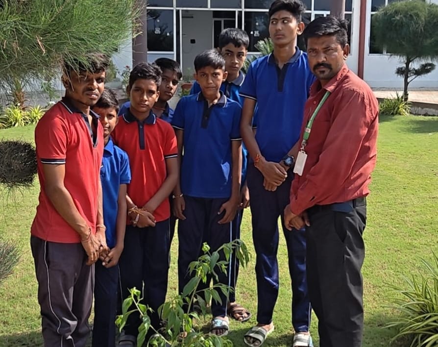 एक पेड़ मां के नाम’ अभियान में विशेष बच्चों व विद्यार्थियों ने दिया पर्यावरण संरक्षण का संदेश
