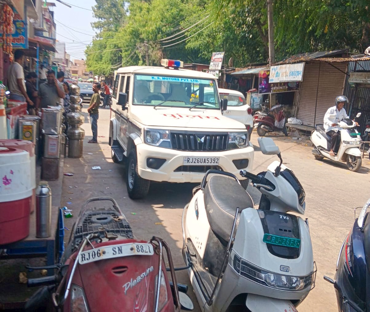 देवली,दिन में ही दुकान के बाहर से बोरा चोरी, सीसीटीवी में कैद...