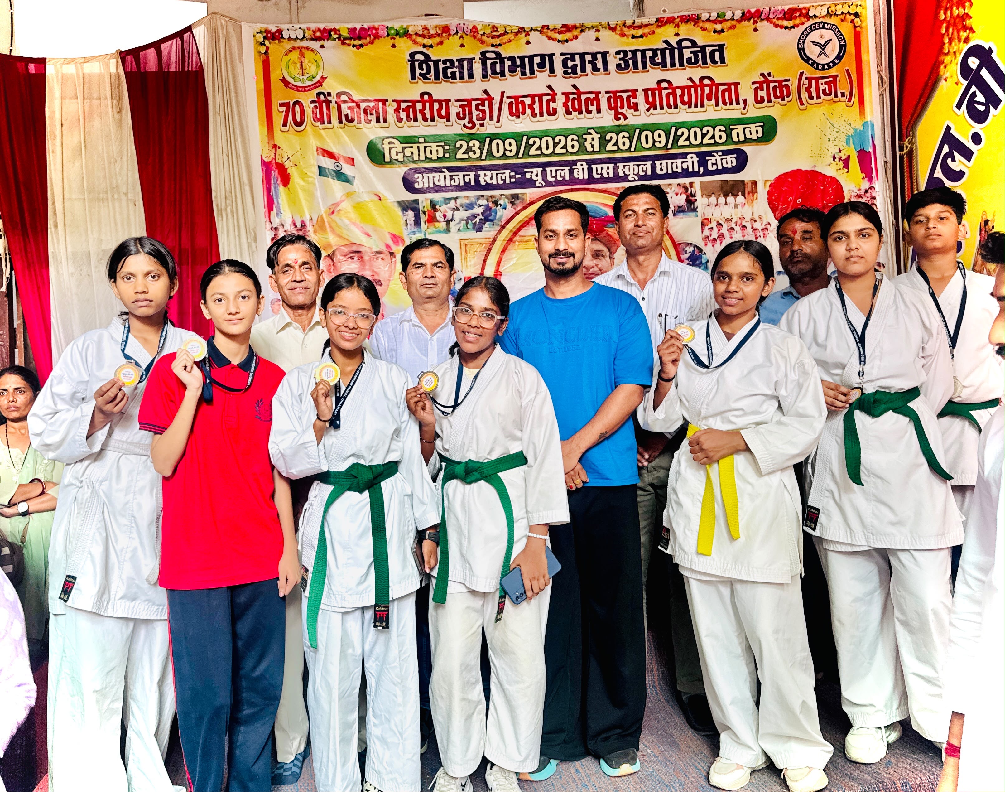देवली के खिलाड़ियों का धमाकेदार प्रदर्शन! जिला स्तरीय प्रतियोगिता में 17 मेडल जीतकर रचा इतिहास