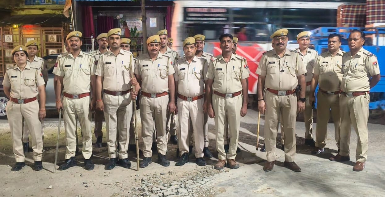 पंचायत चुनाव को लेकर पुलिस ने किया फ्लैग मार्च