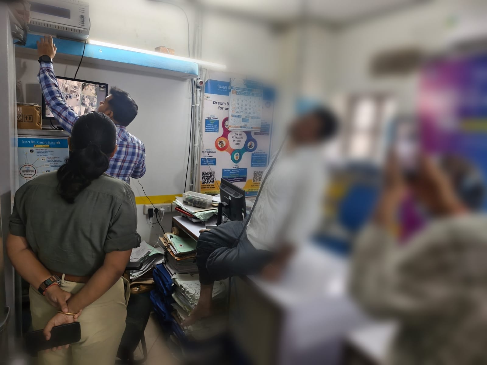 देवली में बैंक परिसर में कर्मचारी का शव फंदे पर लटका मिला,पुलिस जांच में जुटी