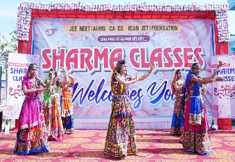 देवली,शहर के जयपुर रोड स्थित सिद्धार्थ सीनियर सेकेंडरी स्कूल में शर्मा क्लासेस के तत्वाधान में 