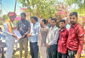 देवली , शहर की जयपुर रोड स्थित प्रताप नारायणी नगर निवासियों ने विधायक राजेंद्र गुर्जर को मांग पत्
