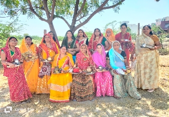 देवली , शहर के जयपुर रोड शिवनगर कॉलोनी स्थित श्रीपशुपतिनाथ महादेव मंदिर में सोमवार को महिलाओं ने 