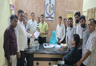 देवली ,श्रीव्यापार महासंघ देवली सोमवार को अध्यक्ष सुरेश अग्रवाल के नेतृत्व में देवली थाना अधिका
