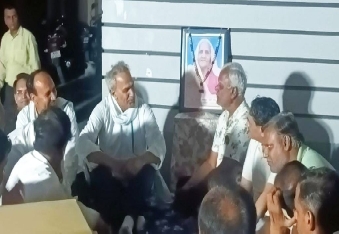 देवली ,लोकसभा सांसद हरिश्चंद्र मीना ने रविवार रात विवेकानंद कॉलोनी स्थित वरिष्ठ पार्षद भीमराज ज