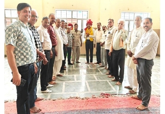 टोंक। श्री नामदेव छीपा समाज नगर समिति, हितकारिणी समिति, कर्मचारी समिति की बैठक का आयोजन संत नामद�