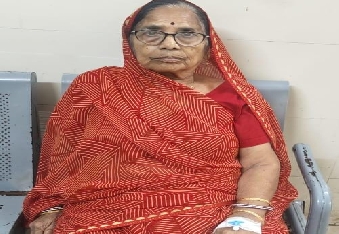 देवली , शहर के पटेल नगर क्षेत्र में गुरुवार रात बाइक सवार दो बदमाशों ने एक बुजुर्ग महिला के गले से 