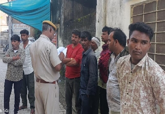 देवली,समीप के पनवाड़ गांव में मंगलवार शाम करीब 16 वर्षीय किशोरी ने अपने घर में फंदा लगाकर अपनी जीवन