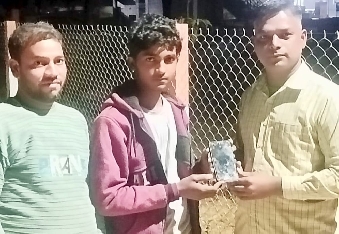 देवली, देवली में नाइट ड्यूटी पर सुनील ग्वाला मौजूद एक होमगार्ड ने नेकी दिखाते हुए एक युवक का खोया 