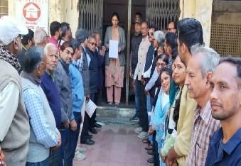 देवली ,नगर पालिका देवली मण्डल की गत 5 दिसम्बर को आयोजित बैठक में अटल उद्यान समेत शहर के सभी उद्यानो