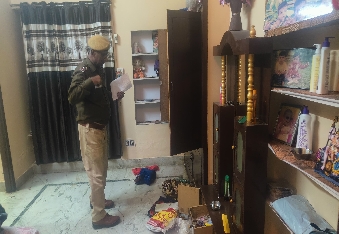 देवली शहर के पटेल नगर क्षेत्र में अज्ञात चोरों ने एक सूने मकान को निशाना बनाते हुए नकदी और जेवरात�