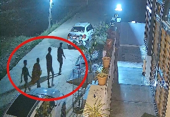 देवली ,शहर के जयपुर रोड जांगिड़ समाज के छात्रावास के पास श्री रामविहार कॉलोनी में रविवार रात अज्ञ