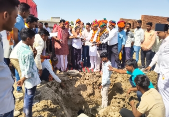 देवली ,हनुमान नगर क्षेत्र के शिव विहार में जहाजपुर विधायक गोपीचंद मीणा ने शुभ मुहूर्त में भगवान श