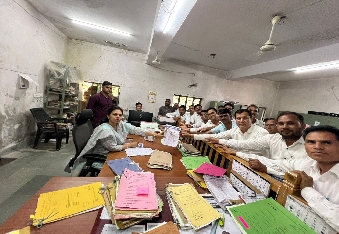 देवली,एईएन से मारपीट एवं आईपीएस के समर्थन में राष्ट्रपति के नाम सौपा ज्ञापन