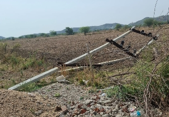 देवली ,शहर में बीती रात आए भीषण आंधी-तूफान ने देवली शहर और आसपास के ग्रामीण क्षेत्रों में विद्युत �