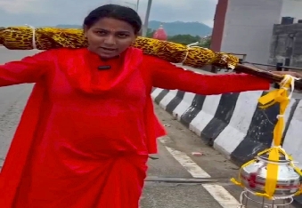 टोंक-पांव में पड़े छाले लेकिन नहीं टूटा किन्नर निशा बाई का हौंसला*,