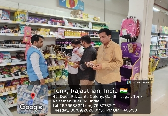 देवली,रिलायंस रिटेल से धनिया पाउडर व बिस्कुट के नमूने लिए