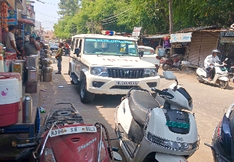देवली,दिन में ही दुकान के बाहर से बोरा चोरी, सीसीटीवी में कैद...
